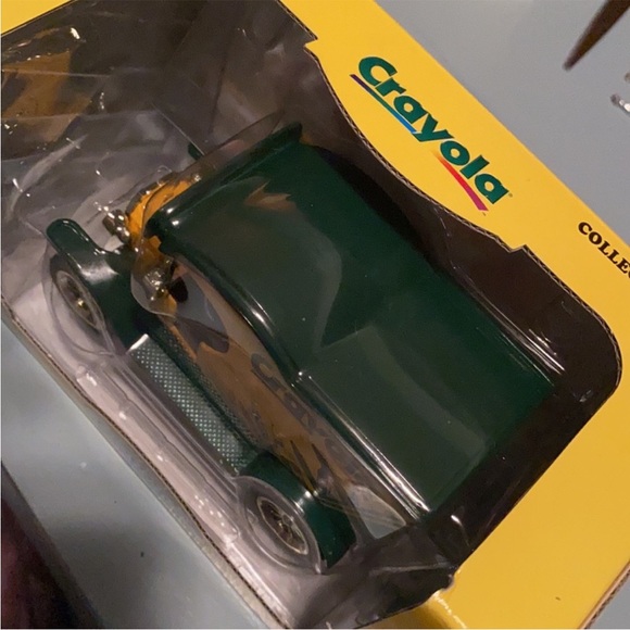 SOLD 10/22/25 Crayola Limited Edition Coin Bank - Picture 7 of 8